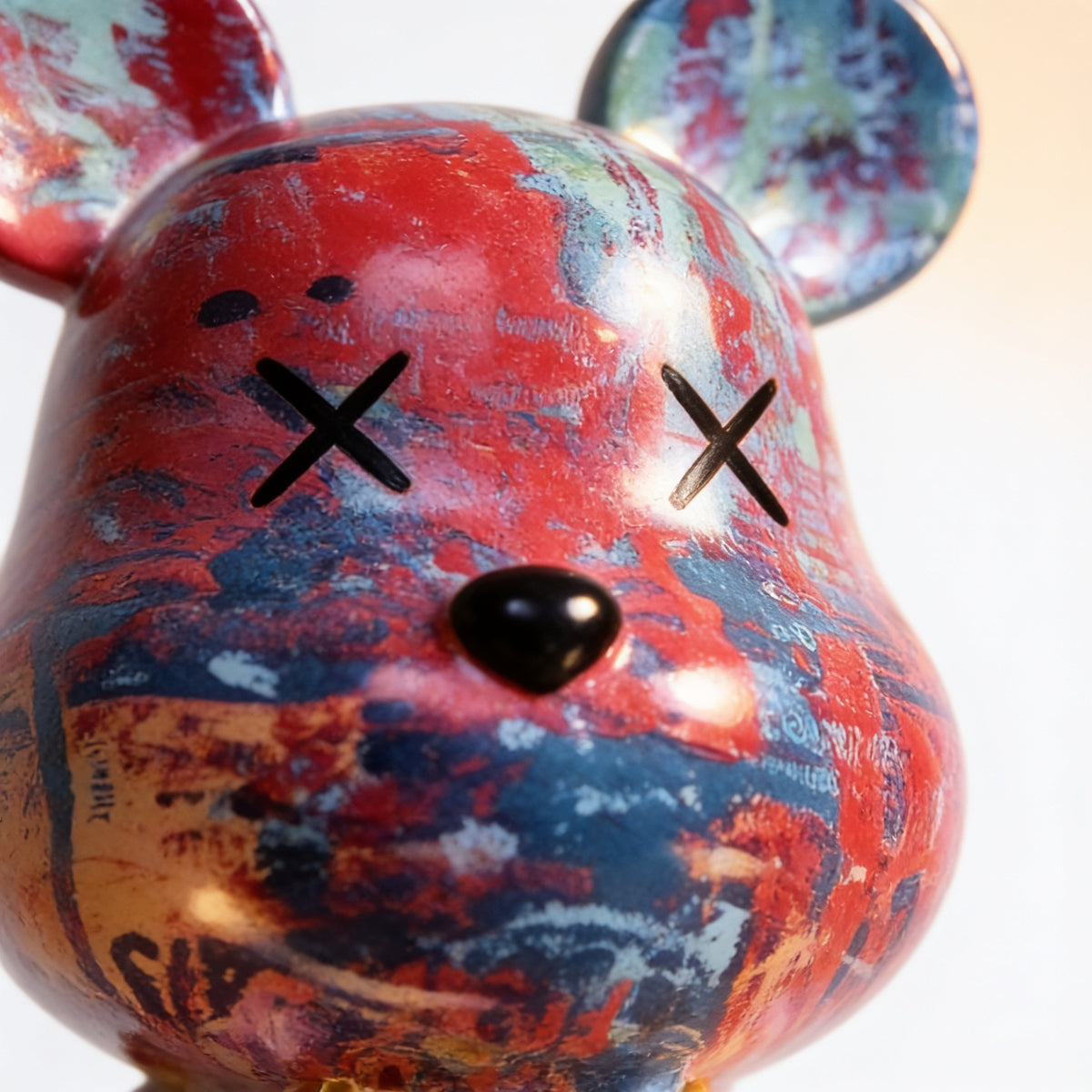 Close-up of the glossy paint-splash finish on the graffiti bear statue